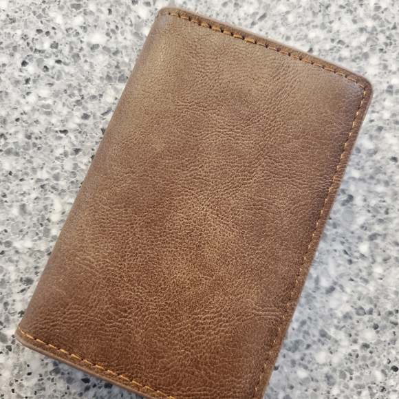 Elegant Brown Leather Card Holder - Picture 5 of 8